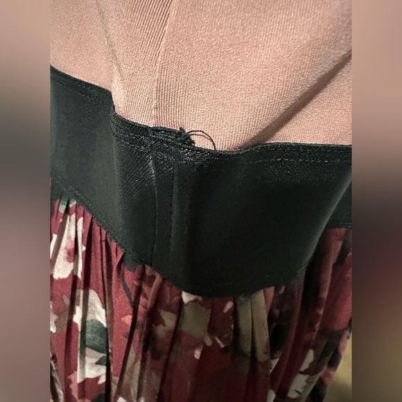 Xhilaration pleated floral midi dress - Picture 9 of 10